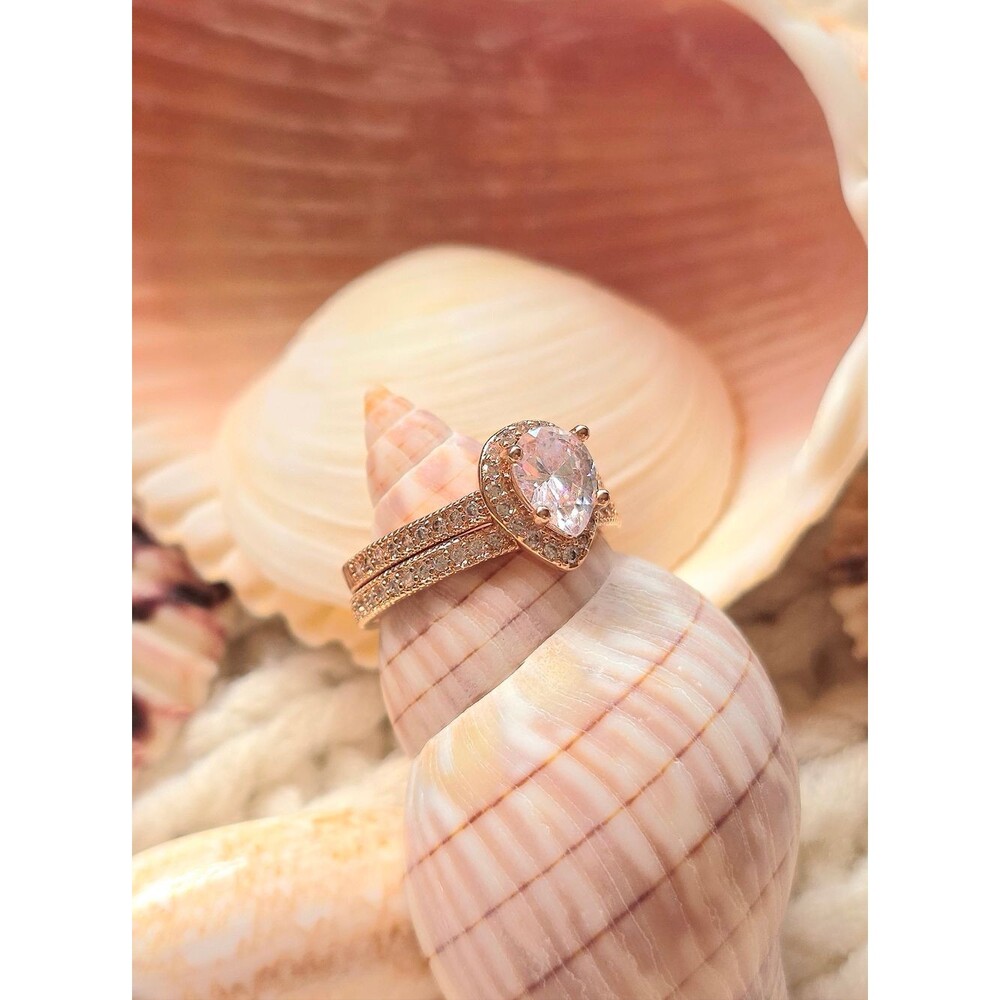 💎NEW💎 ROSE GOLD SIMULATED DIAMOND HALO RING SET - Picture 7 of 11